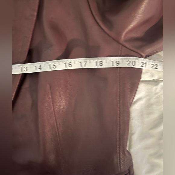 Neiman Marcus Classic cherry/brown 100% leather jacket. Quilted accents.  Sz L - Picture 5 of 8